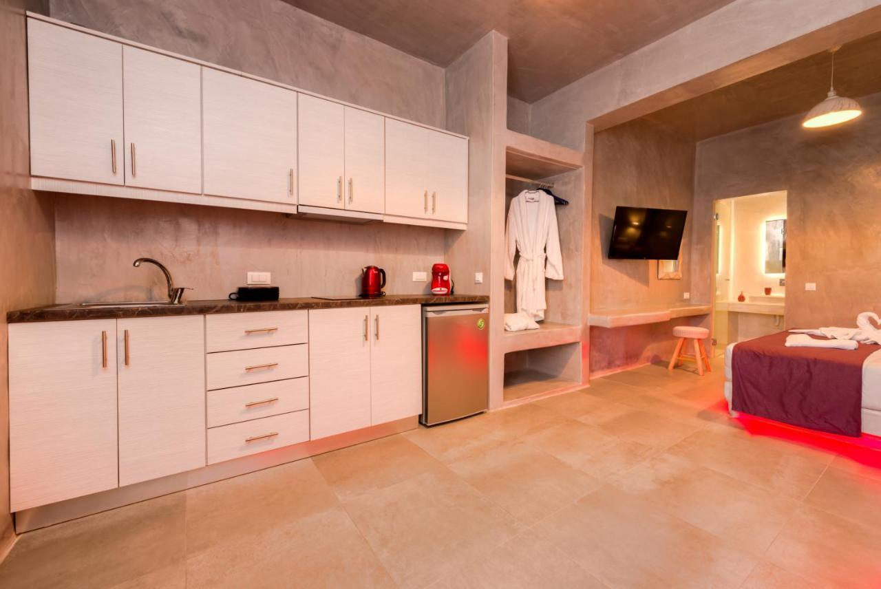 The Muses Of Santorini Private Jacuzzi Suites Vothon Exterior photo